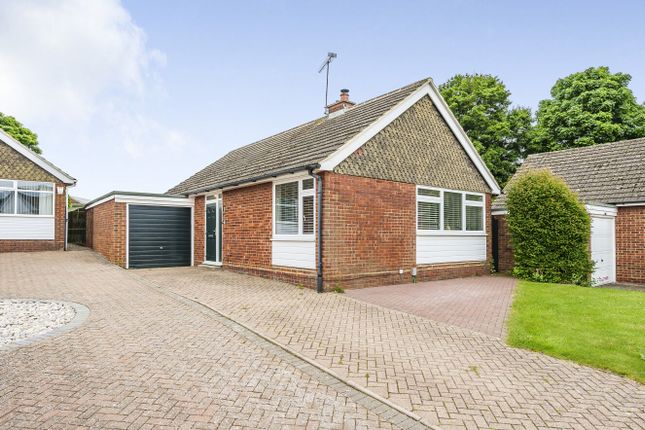 Thumbnail Bungalow for sale in Miletree Crescent, Dunstable, Bedfordshire