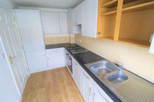 Town house to rent in Limewood Close, Helmshore, Rossendale