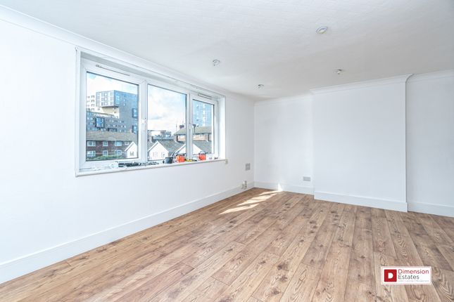 Maisonette to rent in Oxford Road, Stratford, East London