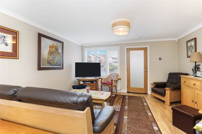 21, Braeview Drive, Renfrewshire photo 2