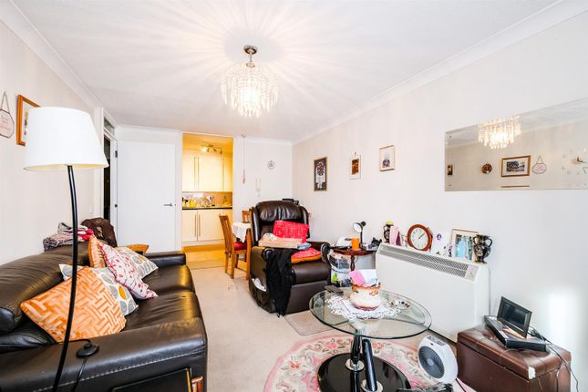 18, Westleigh Court, Nightingale Lane, Wanstead photo 3