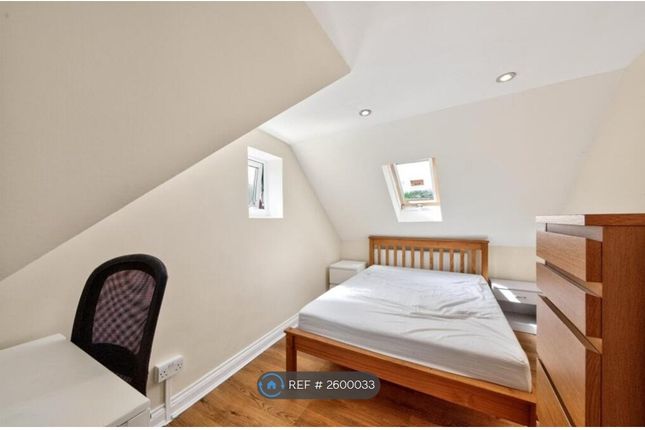 George Crescent, London photo 2