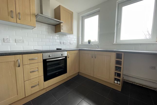 Flat to rent in High Street, St. Neots