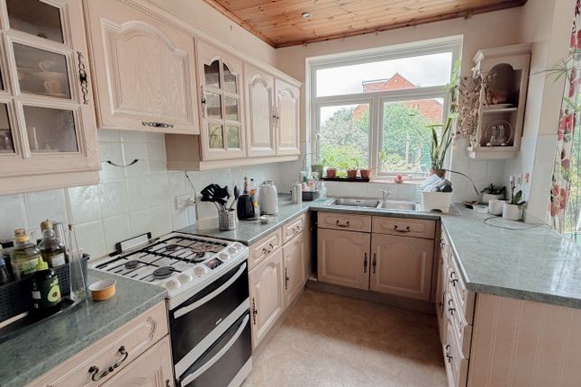 29, Tamworth Park, Mitcham photo 2