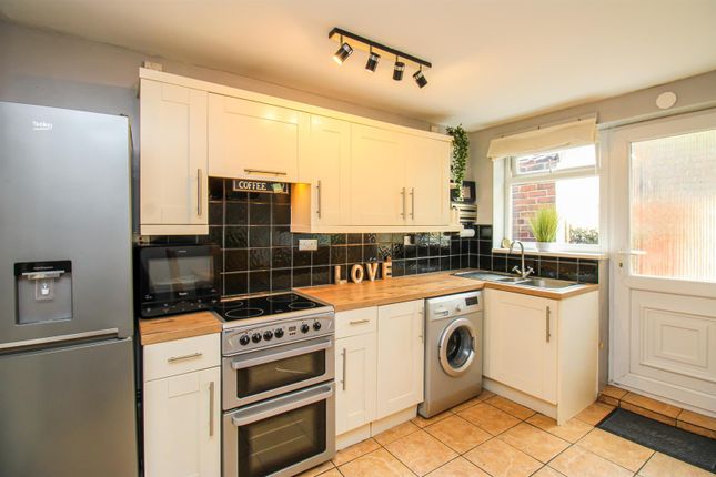 41, Low Moor Lane, Wakefield photo 3