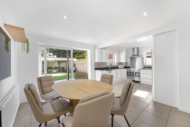 9, Golfside Close, Surrey photo 4