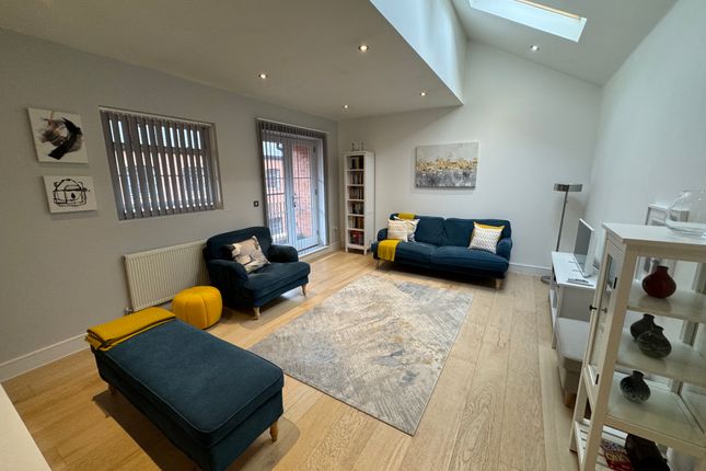 Thumbnail Town house to rent in Regent Parade, Birmingham