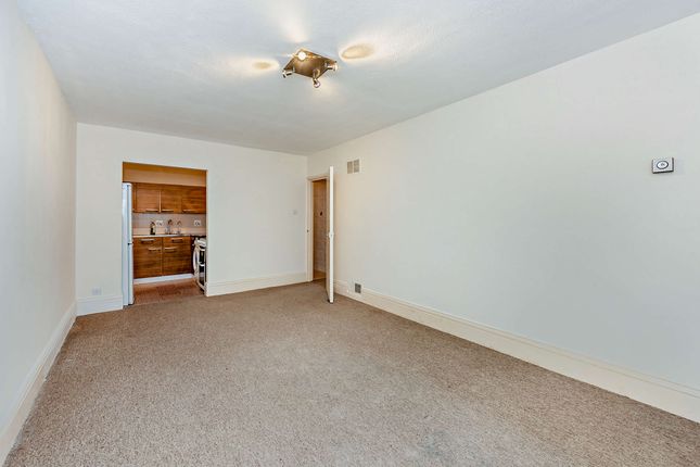 Thicket Crescent, Sutton photo 2
