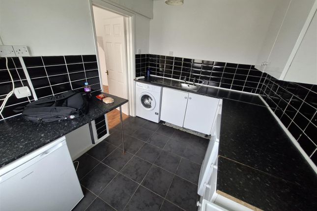 246, Maes-Y-Felin, Bridgend photo 3