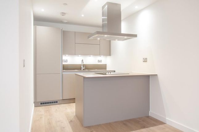 Flat for sale in Stratosphere, Great Eastern Street, Stratford, London