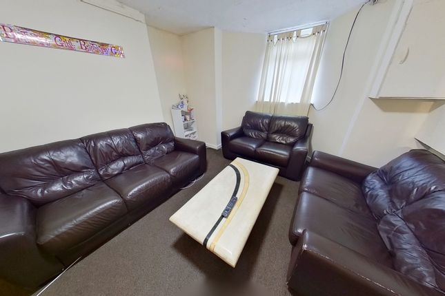 21 Brudenell Grove, Leeds photo 2