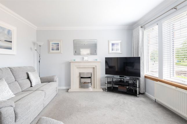 4, Levenbank Drive, Fife photo 2