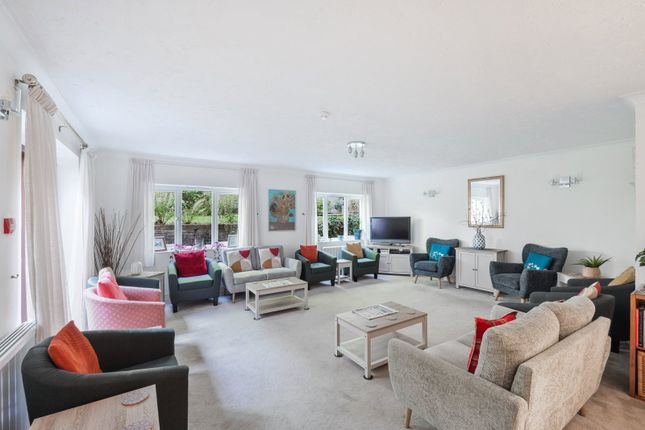11, Beatrice Lodge, Oxted photo 3