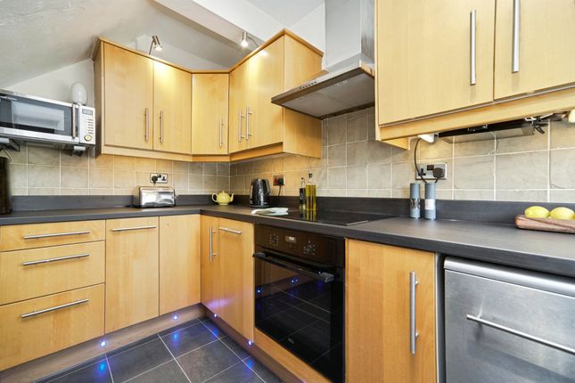 94, Henshaw Avenue, Leeds photo 4
