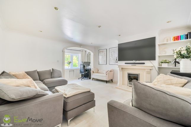 42, Elmhurst, Tadley photo 3