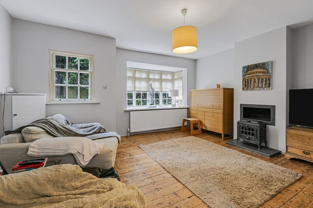 8, Mint Lane, Tadworth photo 2