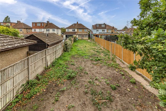 56, Warren Road, Addlestone photo 3