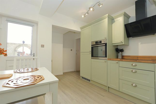 3, Dragon Road, Leeds photo 4