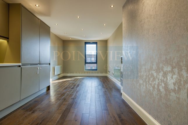 Flat 2 Roth House 125-127, High Street, Brentwood photo 4