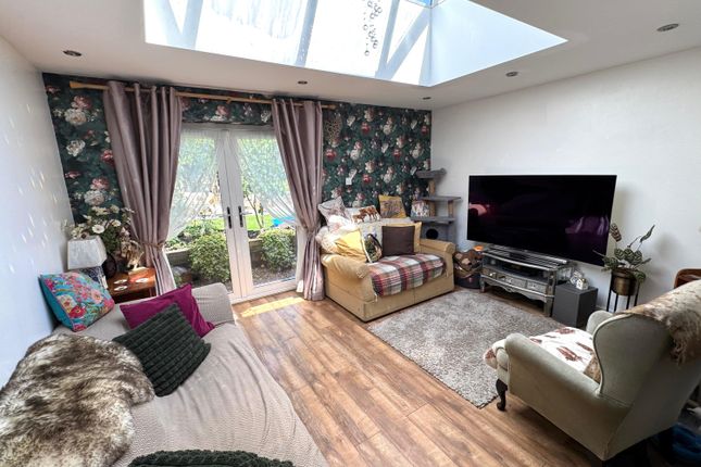 2, Knights Close, Egham photo 3