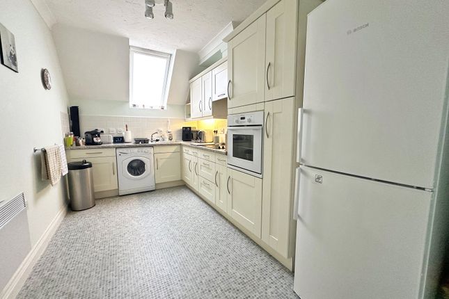 22 Latchmoor Court,, Brookley Road, Hampshire photo 4