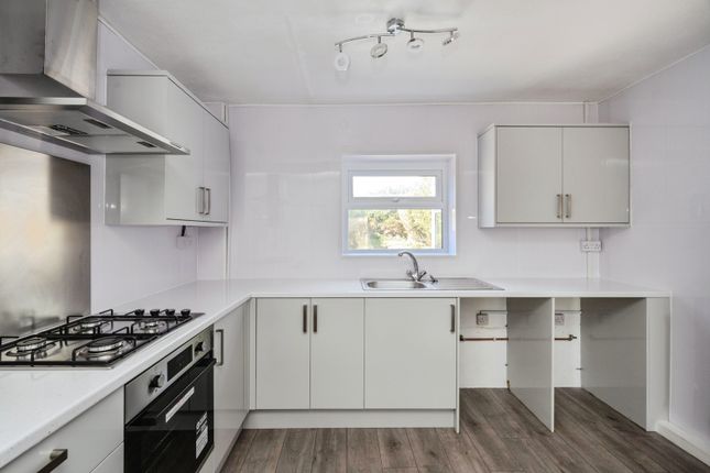 29, Maes Yr Haf, Carmarthenshire photo 4