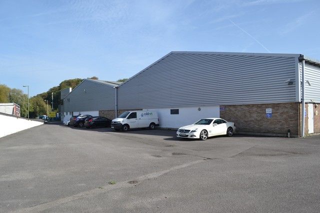 Warehouse to let in Mill Lane, Alton