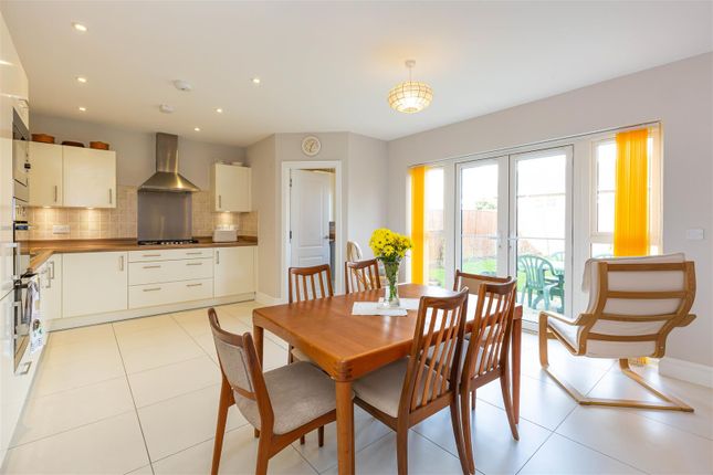 24, Yew Tree Close, Launton photo 2