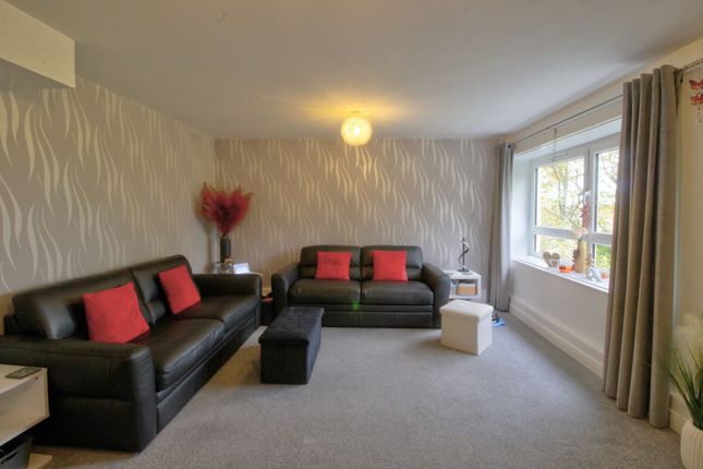 77 Joyners Field, Harlow photo 3