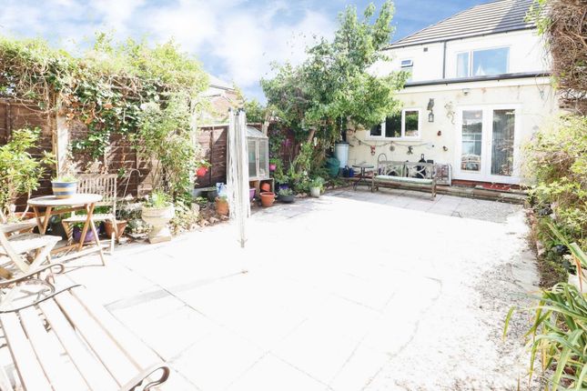 2 Westfield Road, Hull photo 4