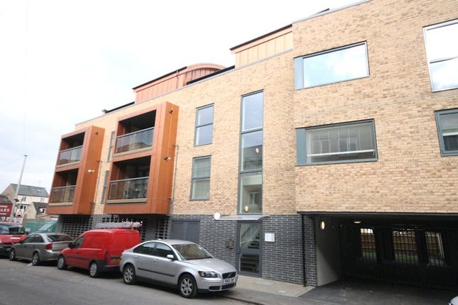 Thumbnail Flat to rent in Occupation Road, Cambridge