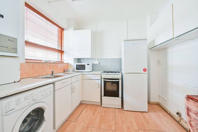 Thumbnail Flat for sale in Curtis House, Elephant And Castle, London