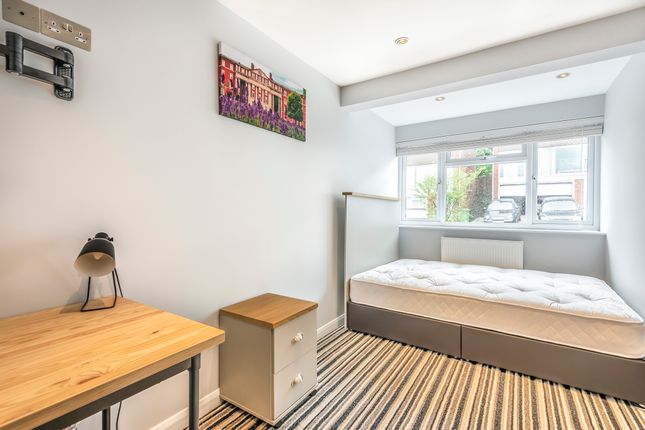 Room 3, 29, Chalk Ridge, Winchester photo 2