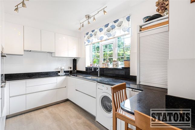Flat 2, The Grange, 18, Games Road, Barnet photo 4
