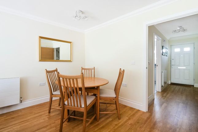 16, Stanton Grove, Tadworth photo 4
