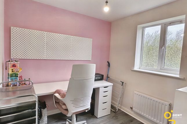 Flat for sale in Violet Close, Cannock