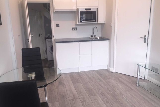Flat 5, The Vale, London photo 4