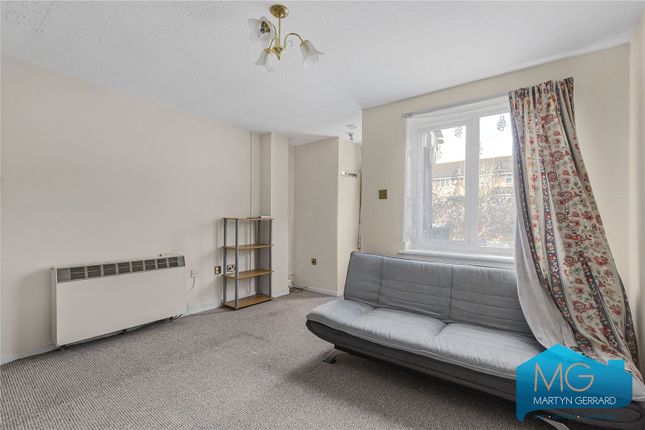End terrace house for sale in Redwood Way, Barnet