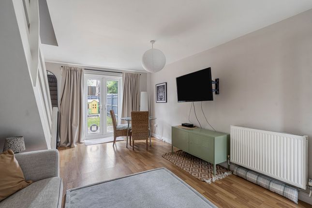 21 Kestrel Drive, Swindon photo 4