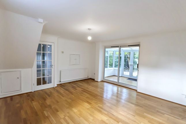 14 Jacklin Green, Woodford Green photo 2