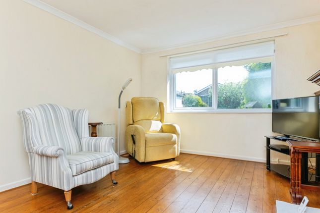 42, Walton Road, Frinton-on-Sea photo 3