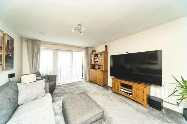 25, Hanbury Lane, Haywards Heath photo 3