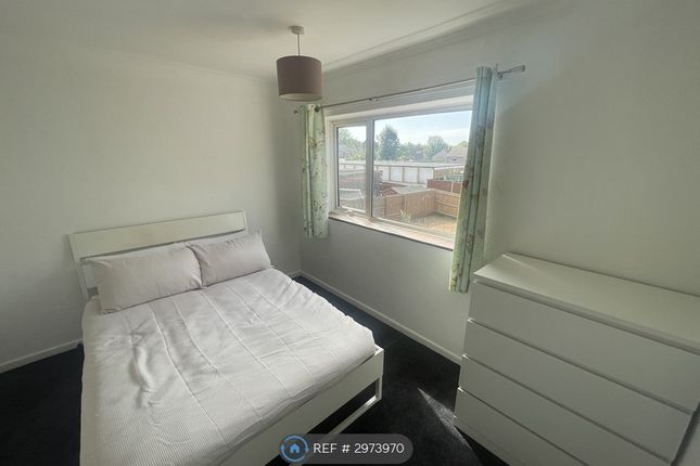 Broadwater Crescent, Stevenage photo 4