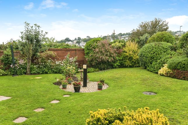 Flat 37, Cloverdale Court, Anning Road, Lyme Regis photo 2
