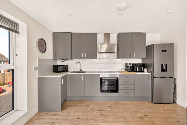 Flat 3, Woodpecker House,, Heron Way, Bristol photo 3