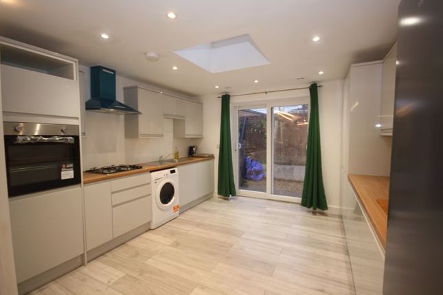 10B, Bulls Bridge Road, Southall photo 2