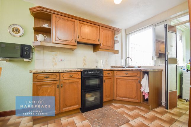 22 Greysan Avenue, Packmoor, Stoke-on-Trent photo 4