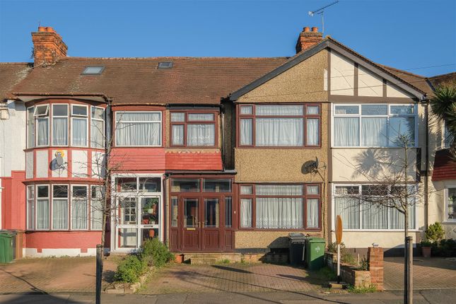 Thumbnail Terraced house to rent in Cherrydown Avenue, London