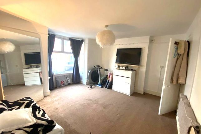 126a, Oatlands Drive, Weybridge photo 4