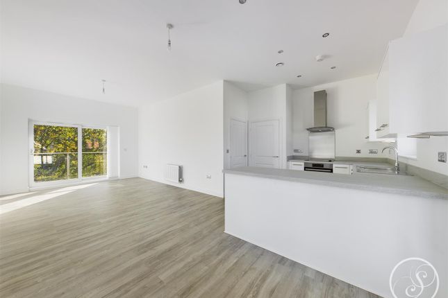 19, Harewood Croft, Leeds photo 4